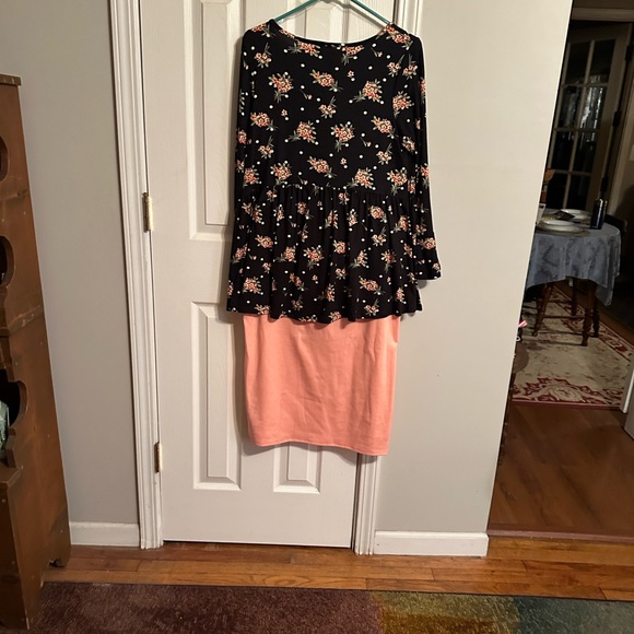 2 pc Chic Floral Black and Peach Skirt Set - Picture 5 of 5
